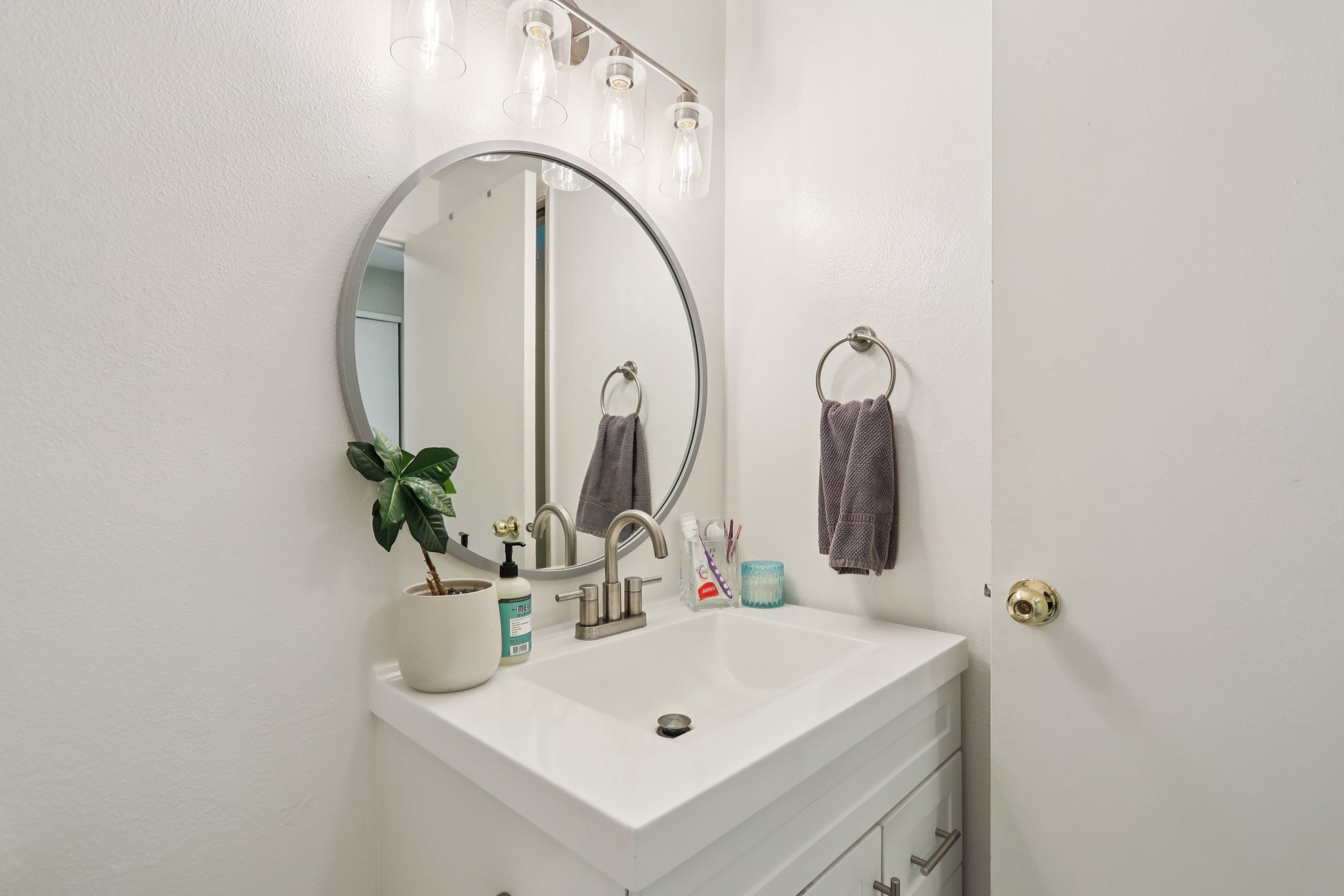 Aberdeen Ave NE C208-S1508-028.jpg