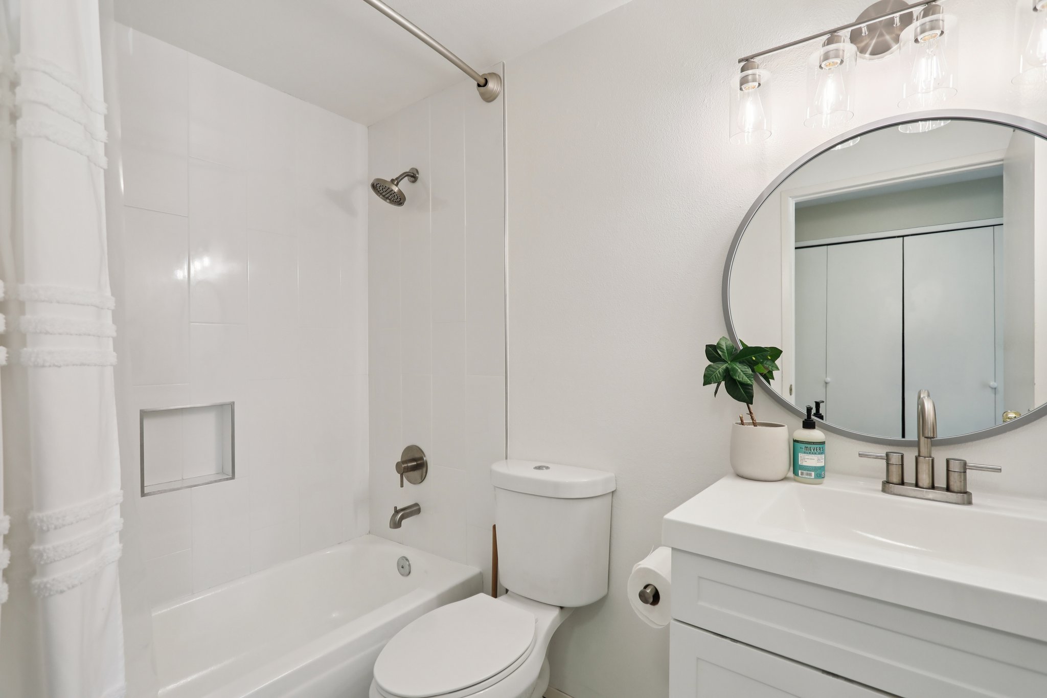 Aberdeen Ave NE C208-S1508-029.jpg