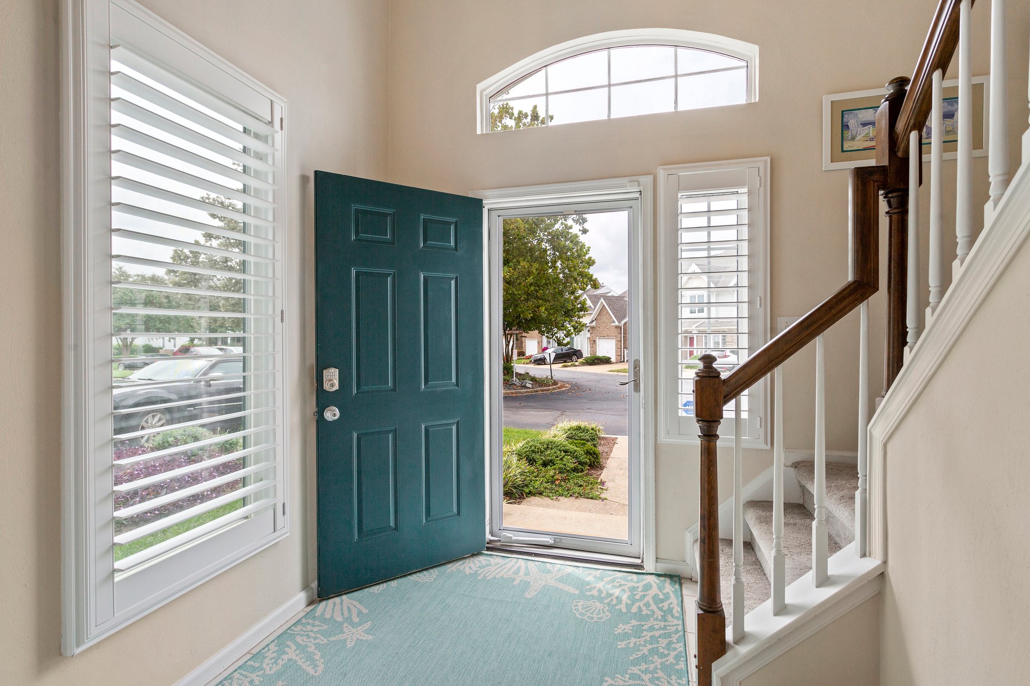 Inviting 2-story Foyer