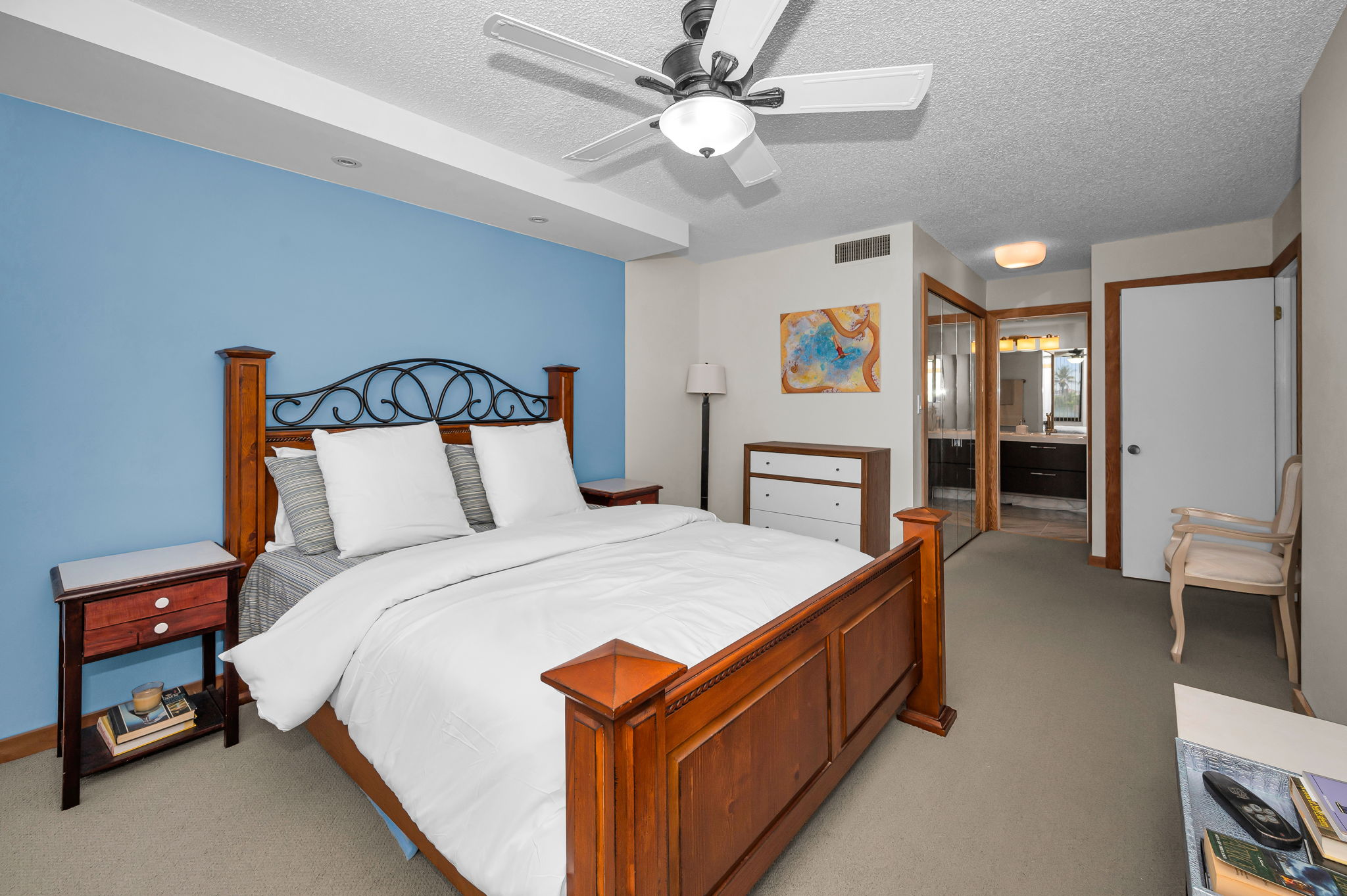 Primary Bedroom10b