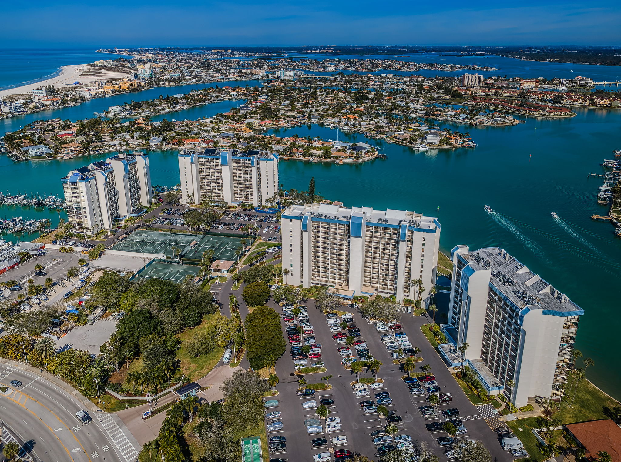 Yacht and Tennis Club5