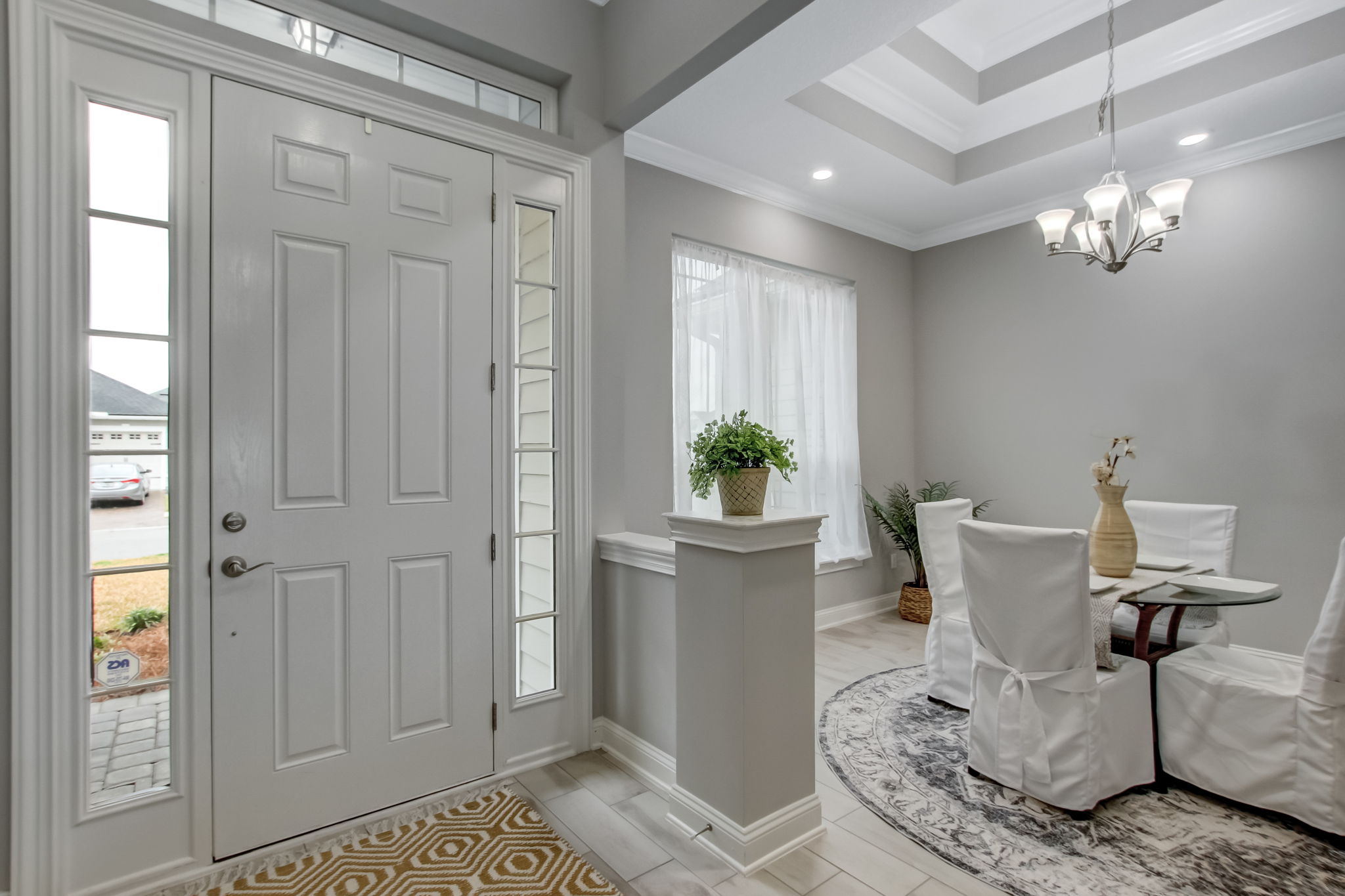 Foyer/Dining Room