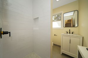  Photo 34