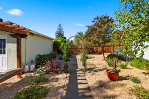 033_F8_95 El Campo Dr