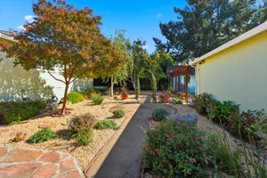 035_F8_95 El Campo Dr