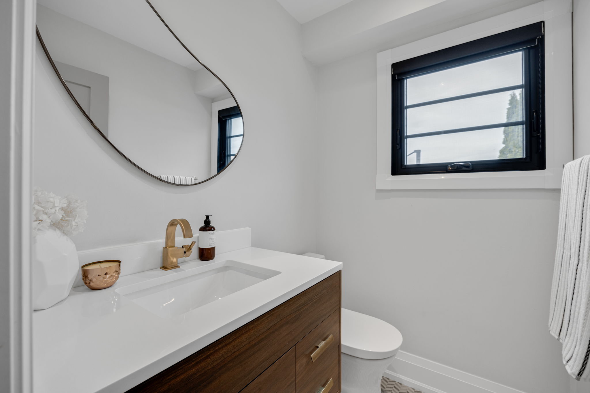 Aurora property showcase — delivered property photograph 24