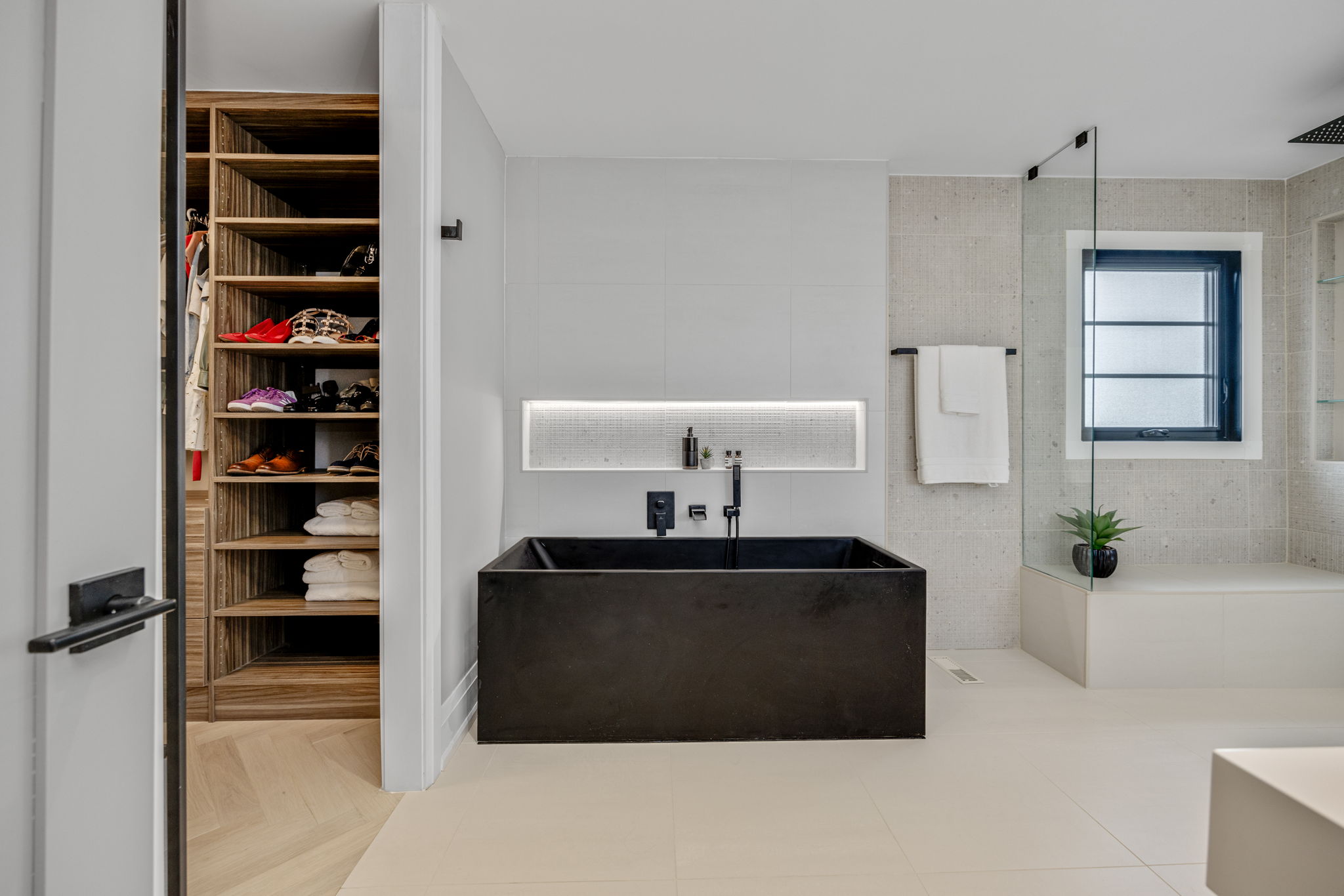 Aurora property showcase — delivered property photograph 30