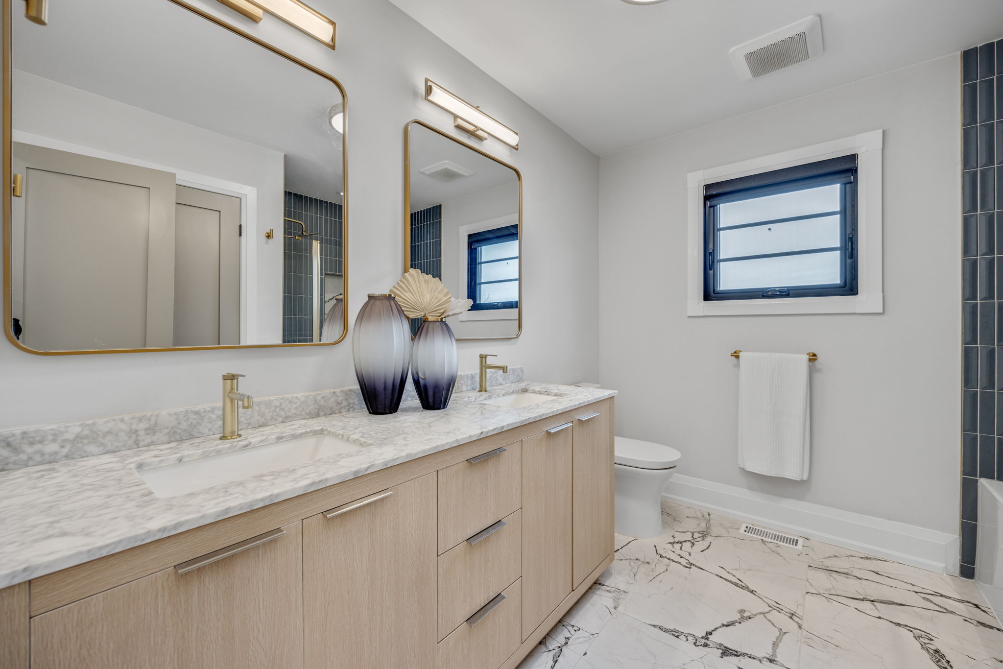 Aurora property showcase — delivered property photograph 44