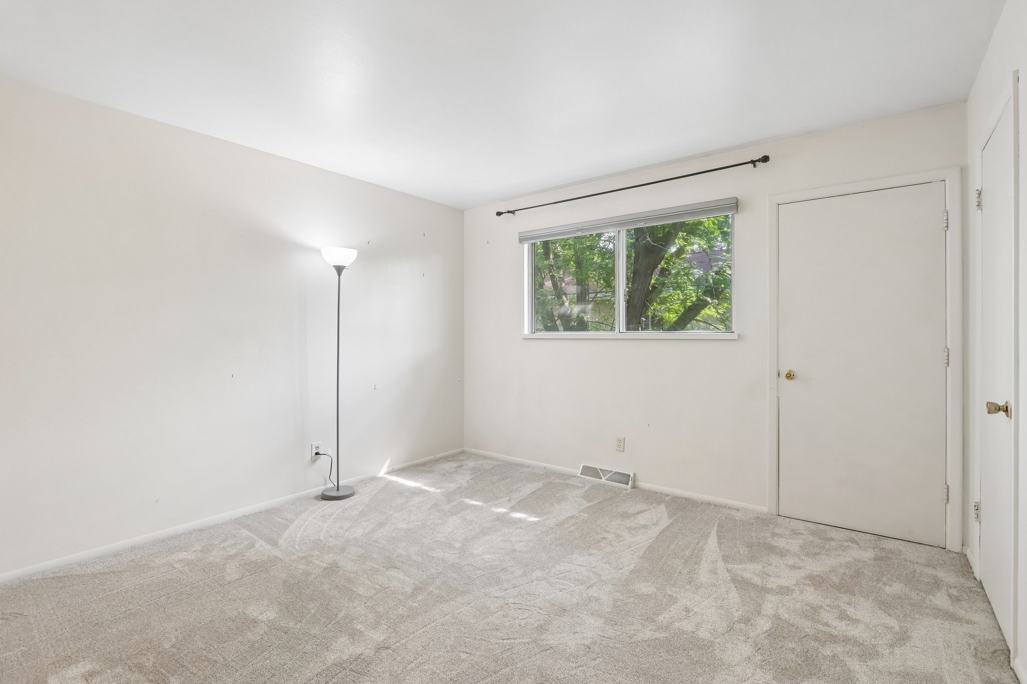 95 S Lakewood Gdns Ln-S0209-017.jpg