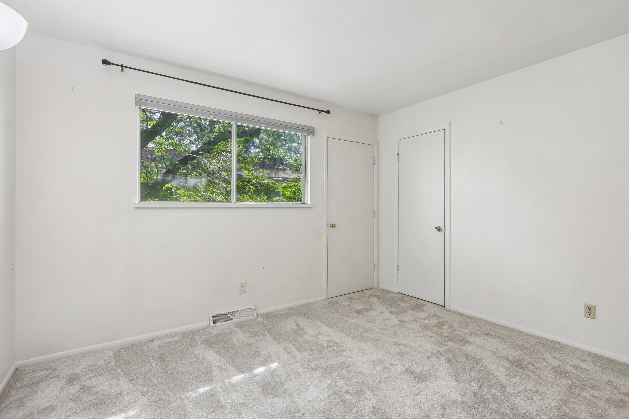 95 S Lakewood Gdns Ln-S0209-018.jpg
