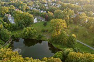 The brook itself follows a route known long before European settlement, and today the park provides a peaceful natural backdrop that feels remarkably removed from the city despite being just 13 miles from Manhattan.