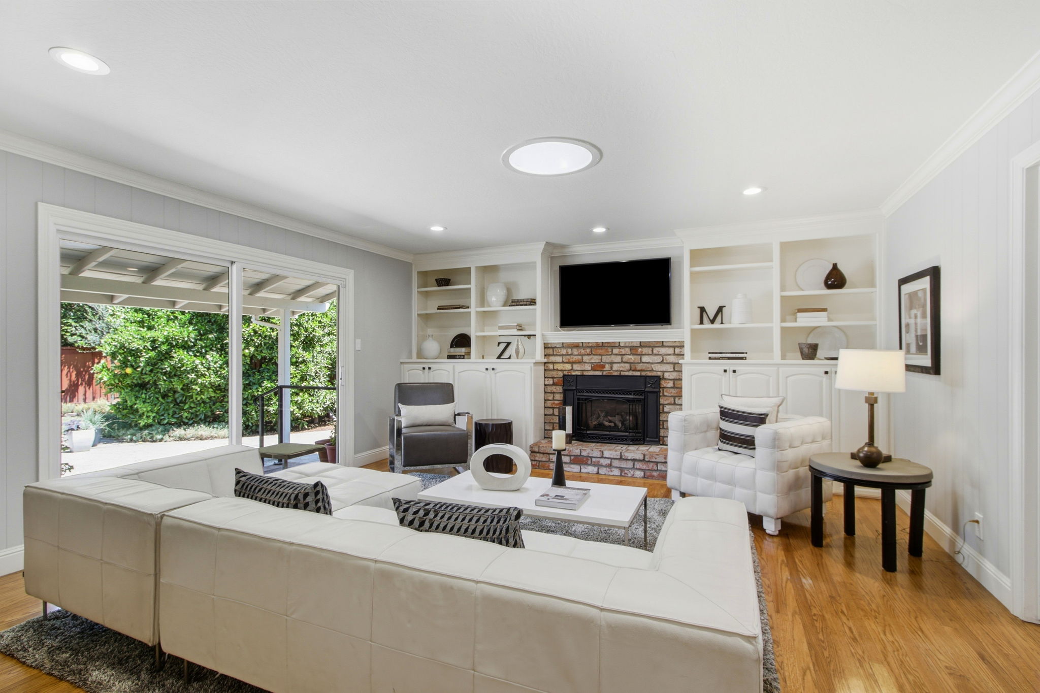 012_F8_950 Black Mountain Ct
