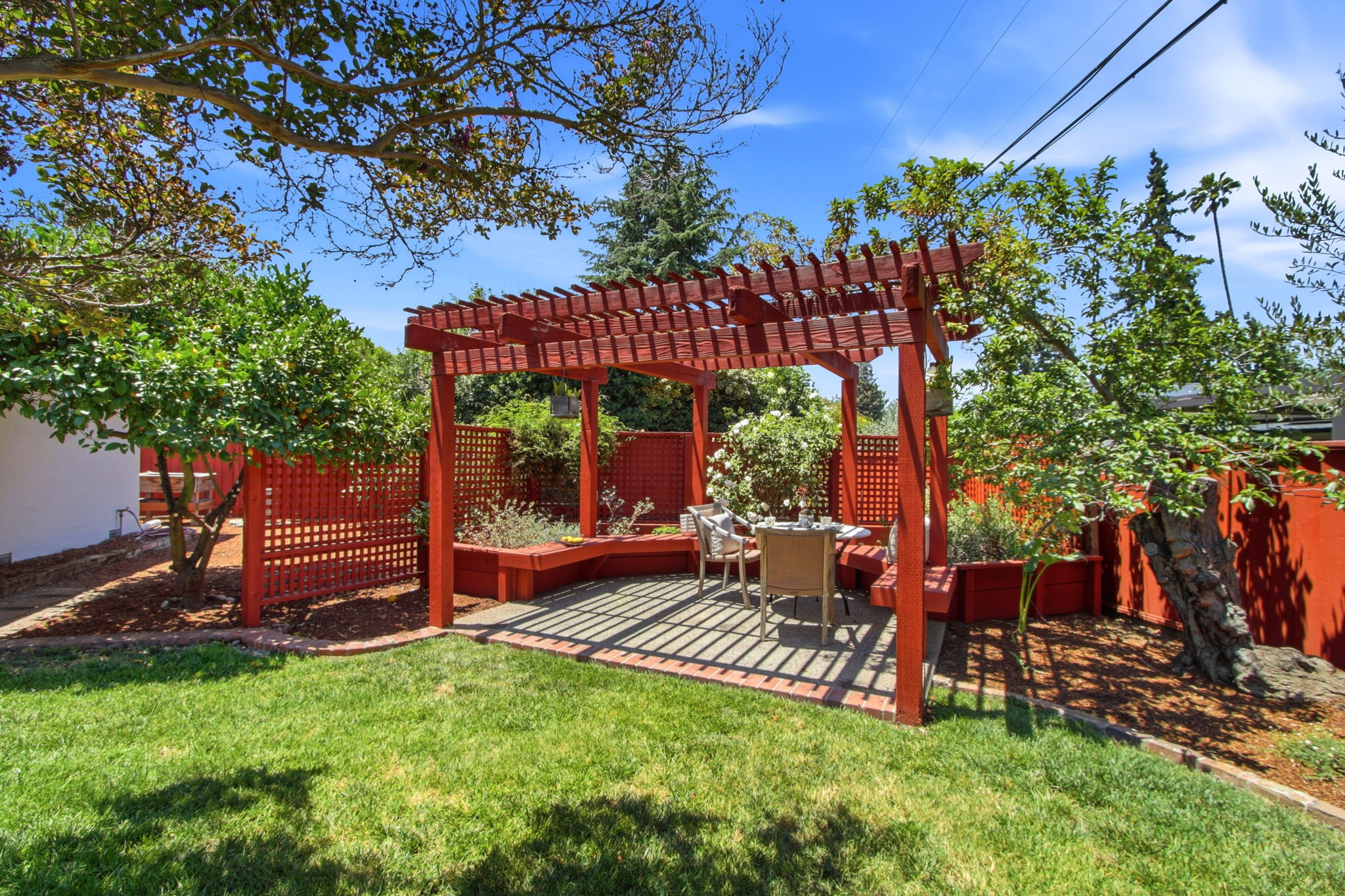 045_F8_950 Black Mountain Ct