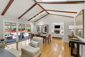 025_F8_950 Black Mountain Ct