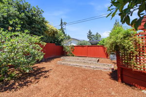 046_F8_950 Black Mountain Ct