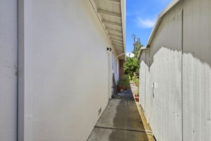 048_F8_950 Black Mountain Ct