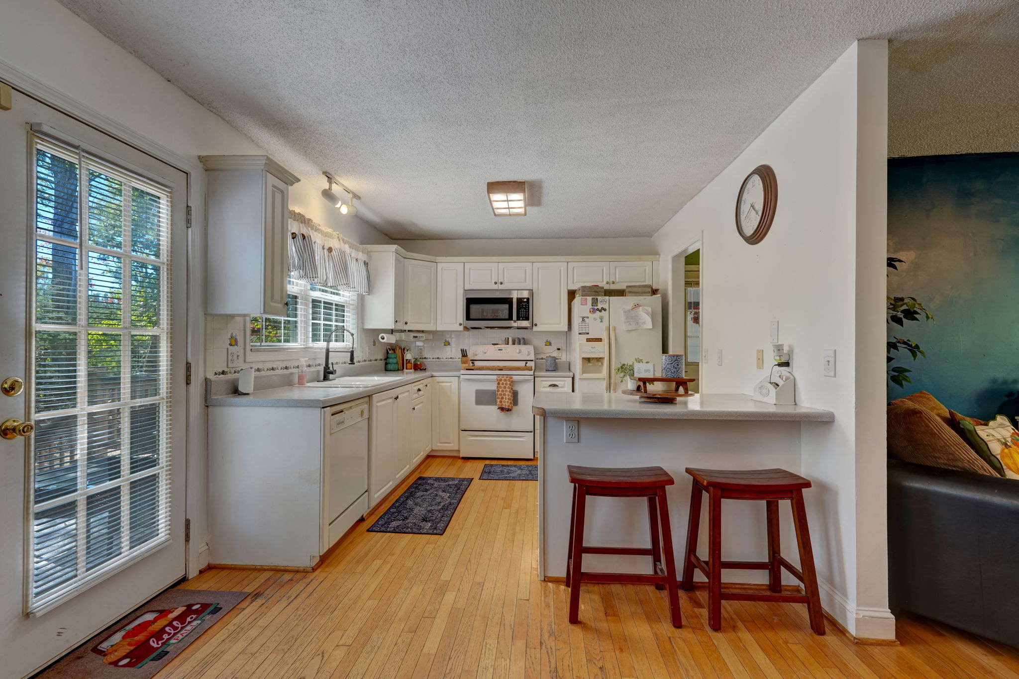 Kitchen/Breakfast Bar