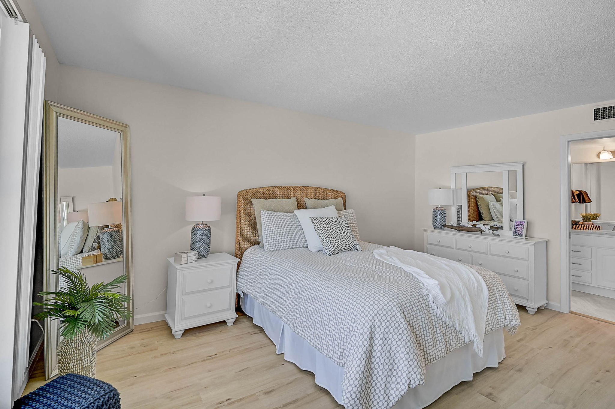 950 Tarpon Center Dr - Unit #305-26