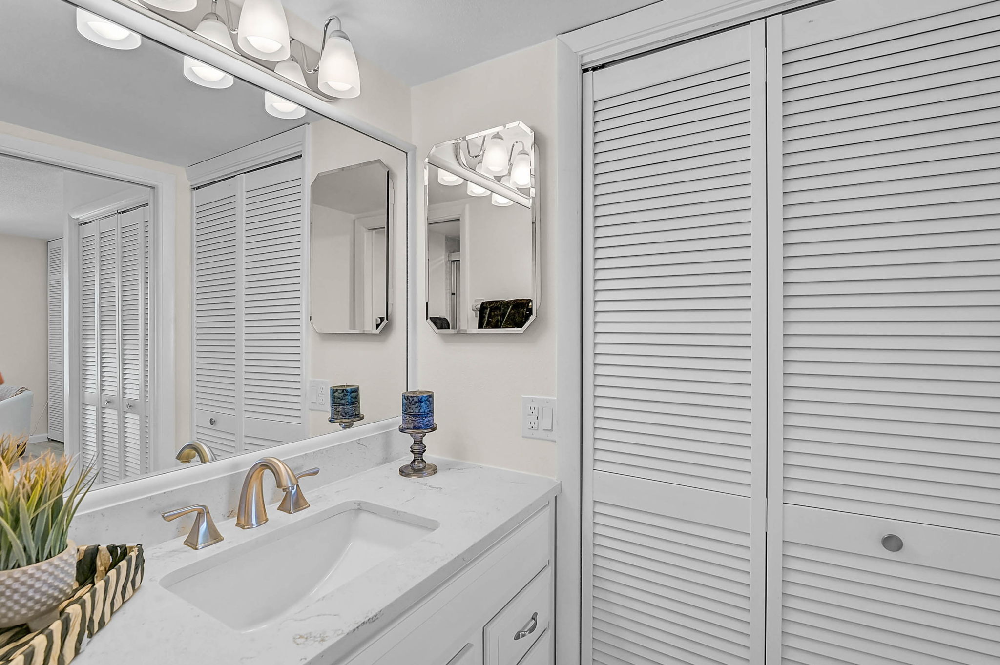 950 Tarpon Center Dr - Unit #305-28