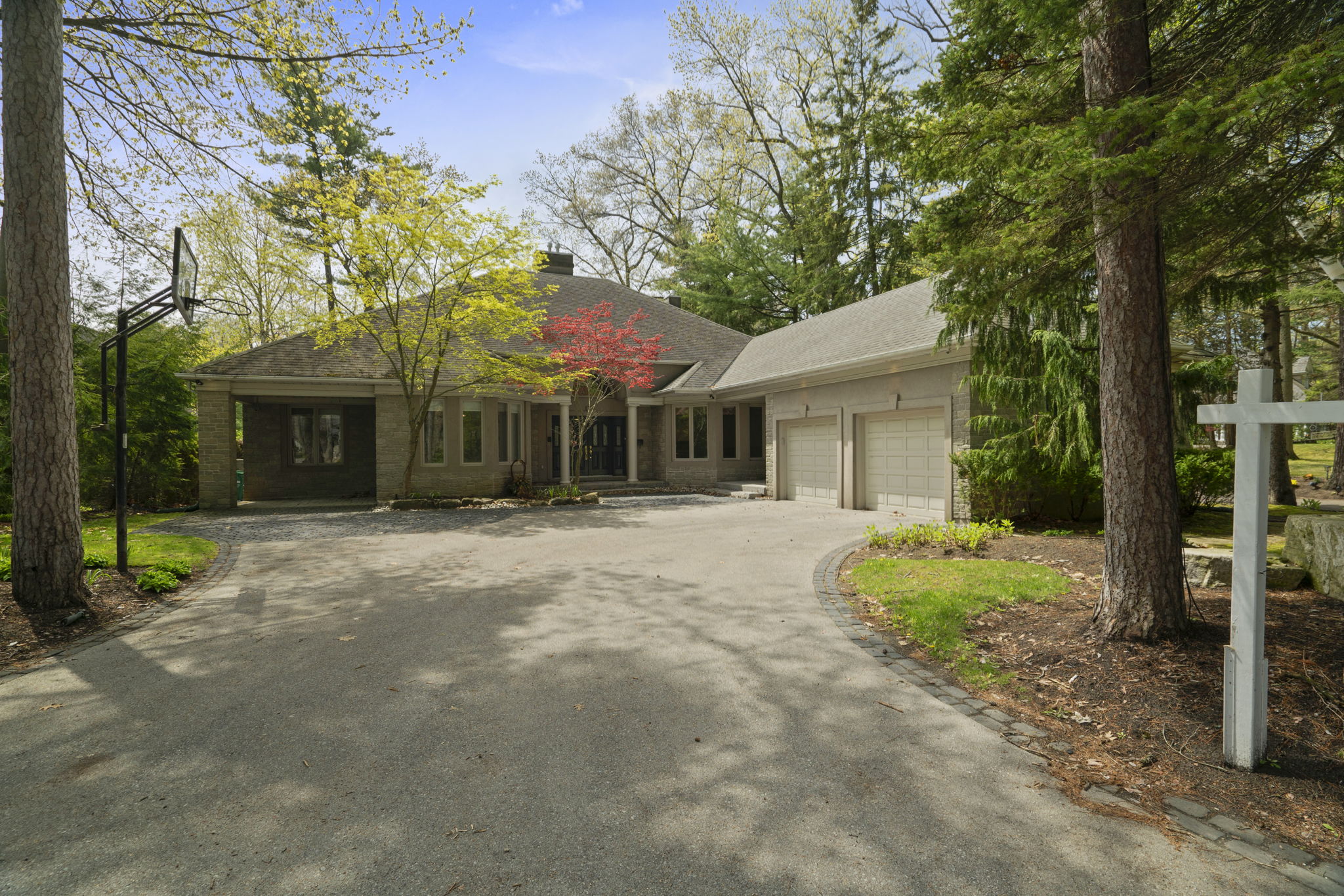 950 Whittier Crescent Mississauga, ON L5H 2X3