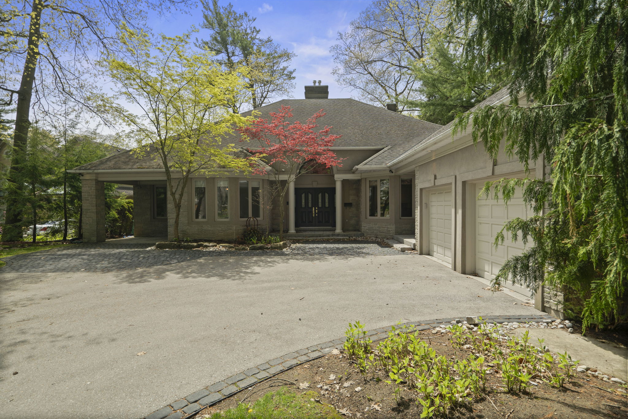 950 Whittier Crescent Mississauga, ON L5H 2X3