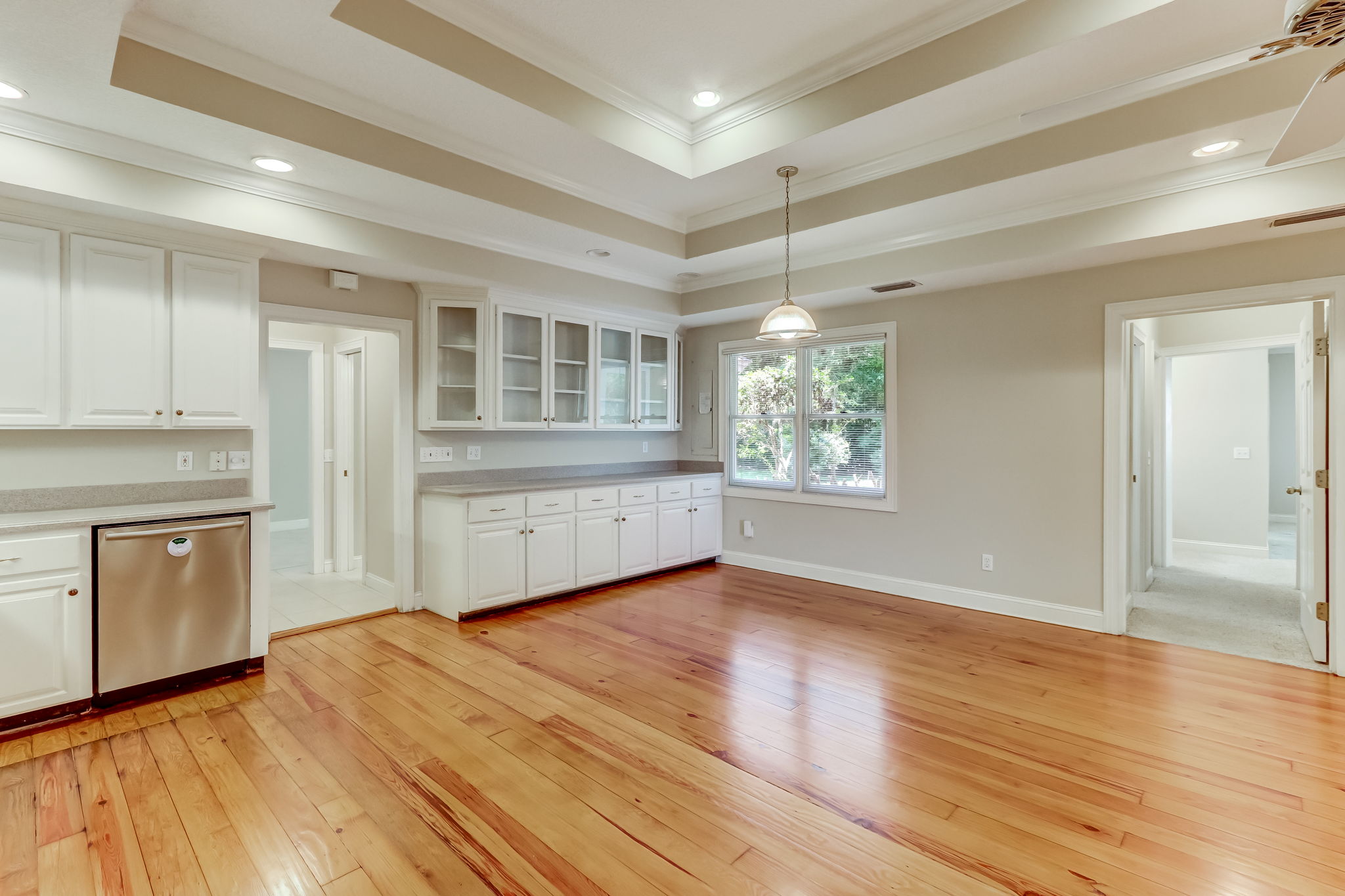 Kitchen / Dining Area