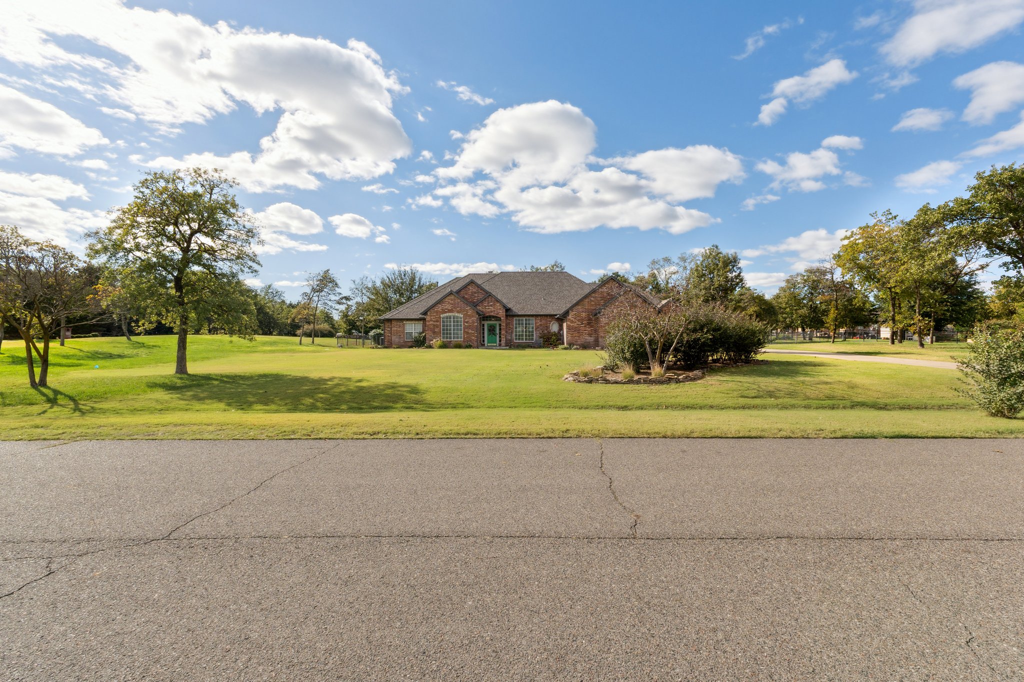 9501 Larimore Ln_002.jpg
