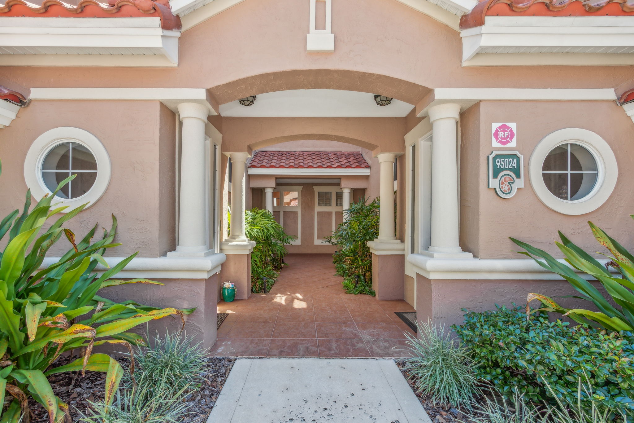 Welcome to 95024 Barclay Pl Unit 4A