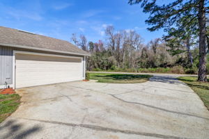 Driveway/Garage