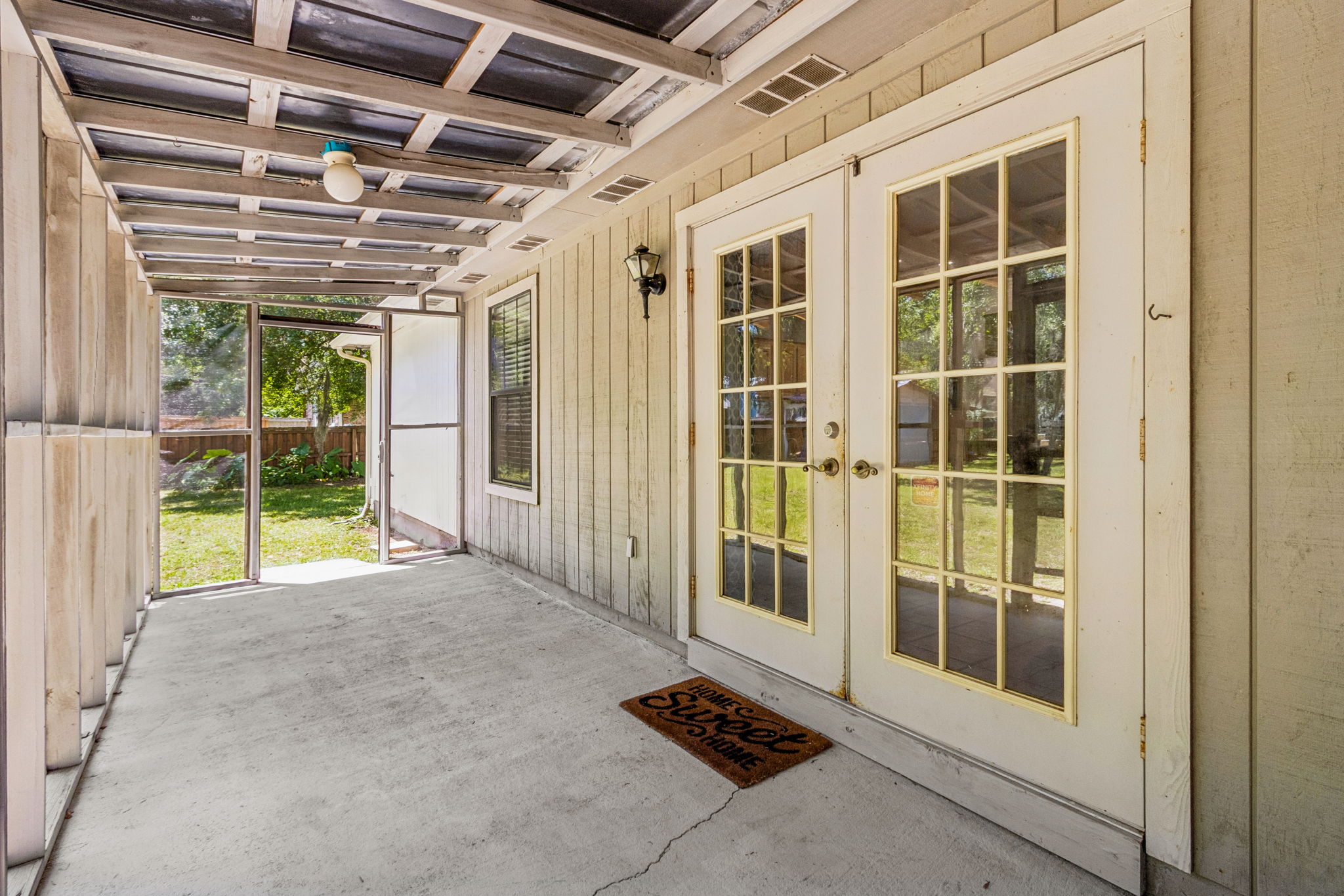 Screened-in Porch
