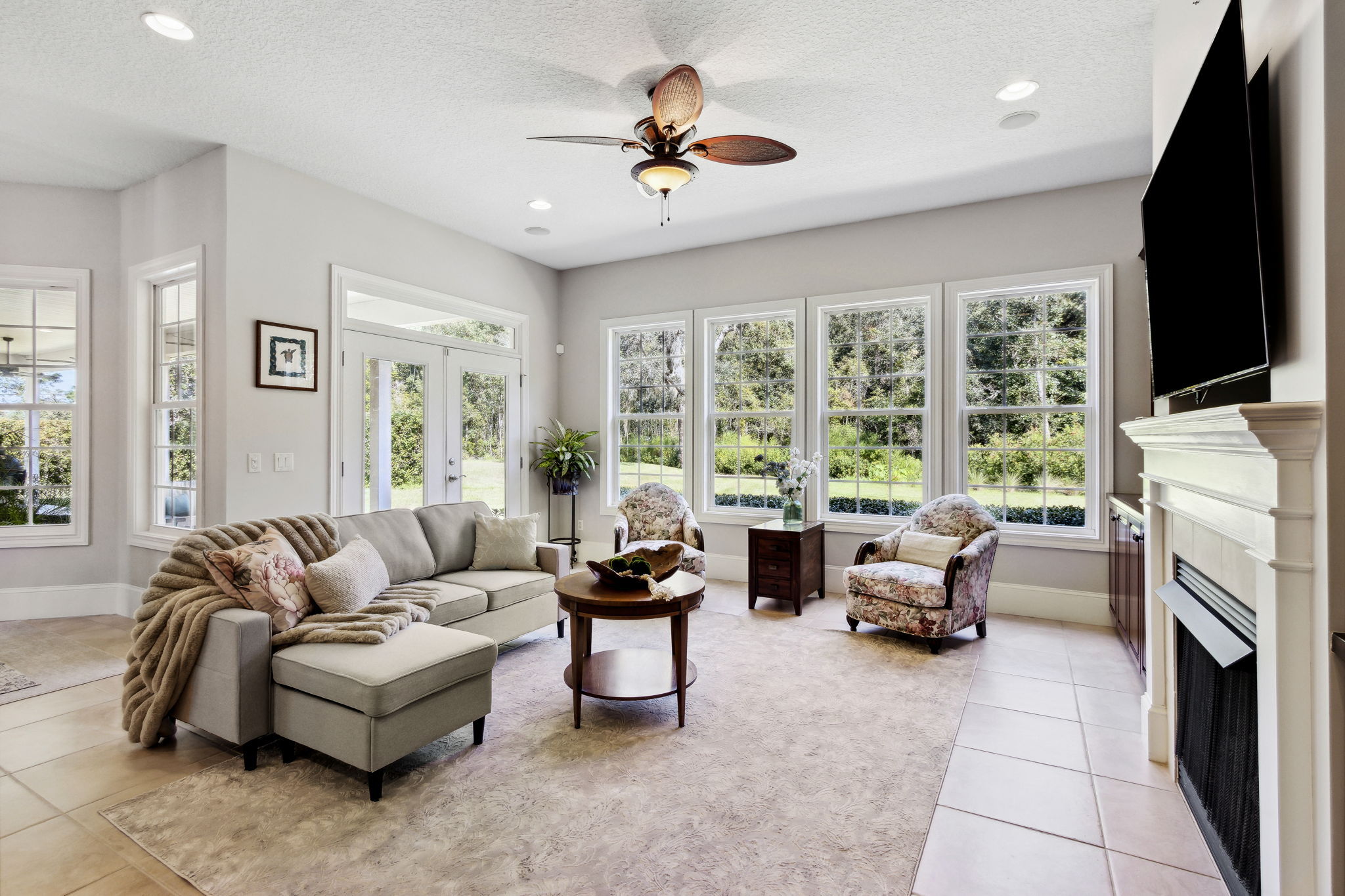 Flowing from the kitchen is an inviting family room ...