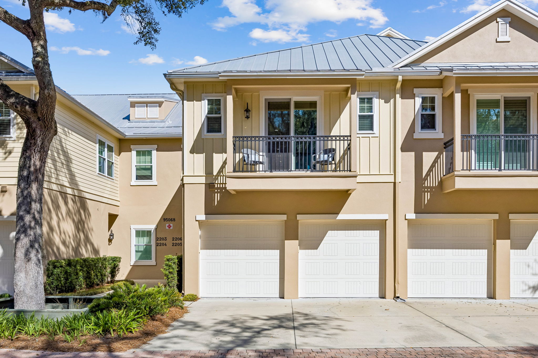 Welcome to 95068 Summerwoods Cir Unit 2206