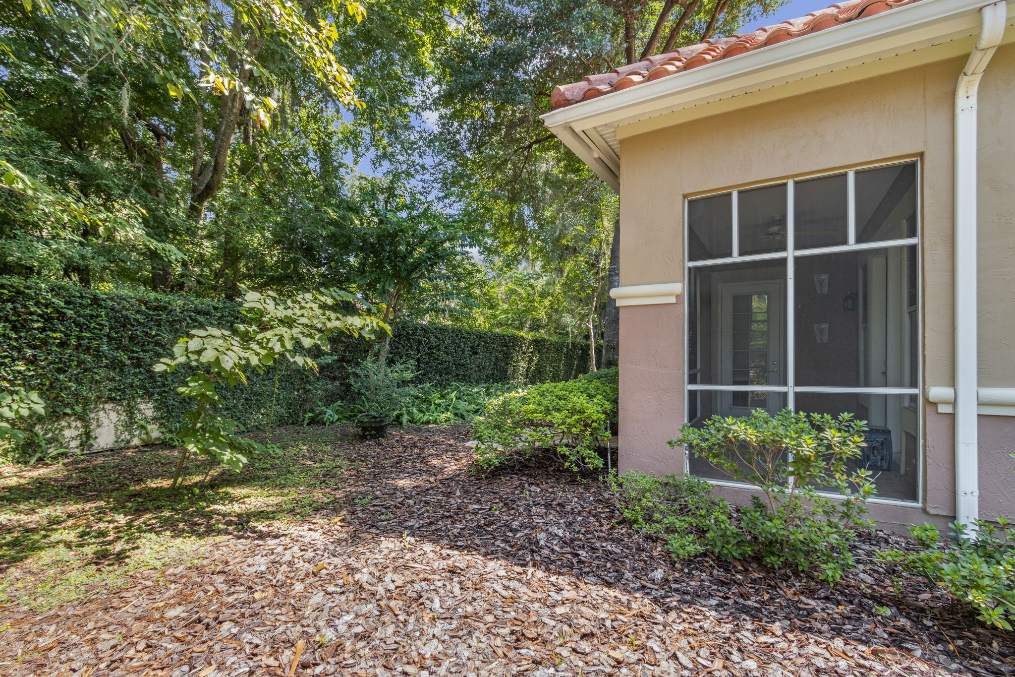 As an end-unit, this villa offers the rare advantage of no neighbor on one side ...