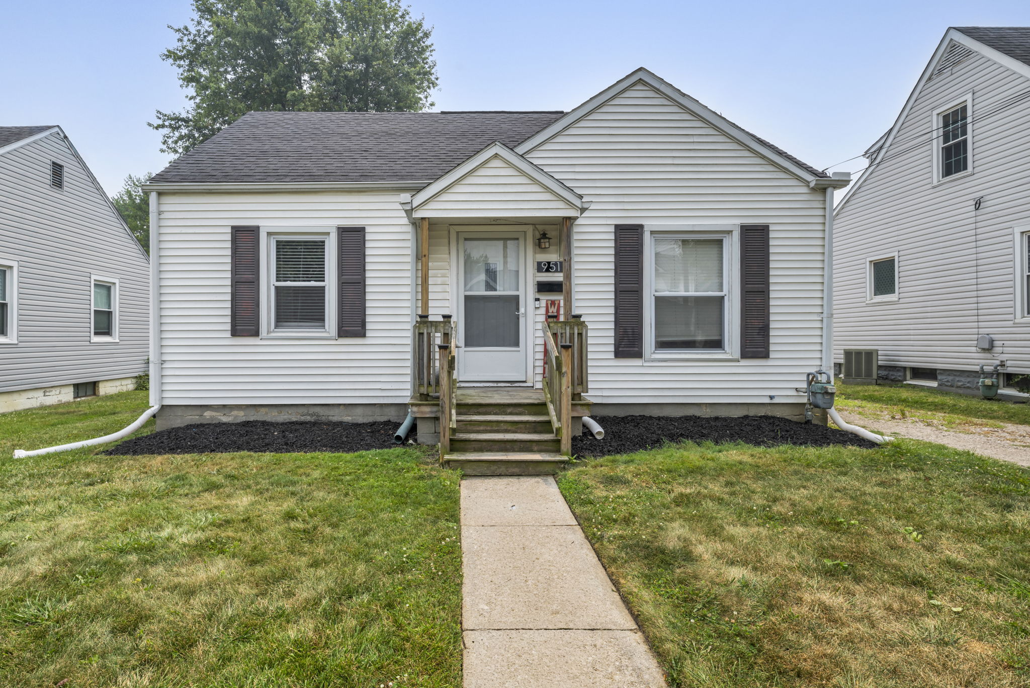 951 E Church St_31