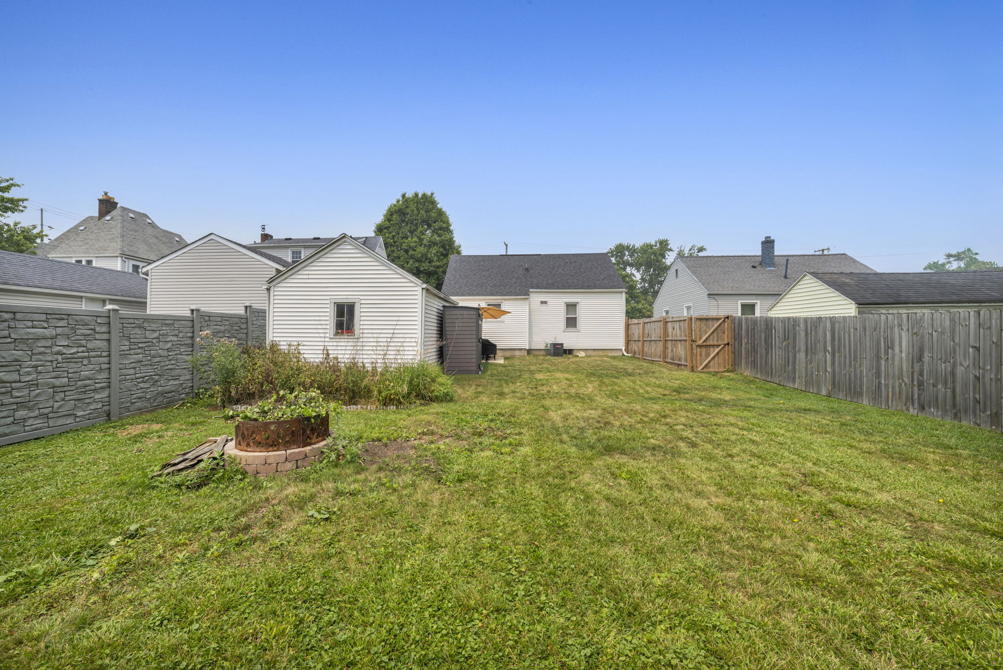 951 E Church St_23