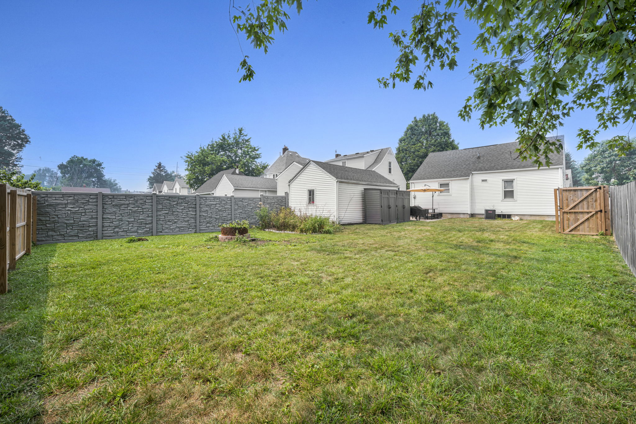 951 E Church St_22