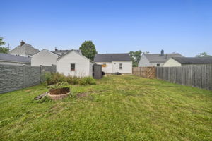 951 E Church St_23