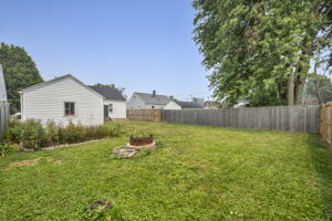 951 E Church St_24