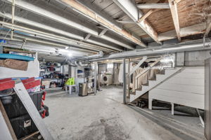 951 E Church St_19