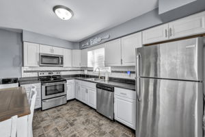 951 E Church St_17