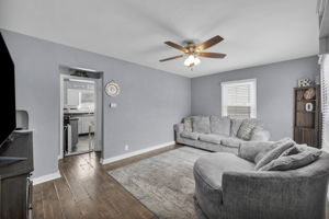 951 E Church St_11