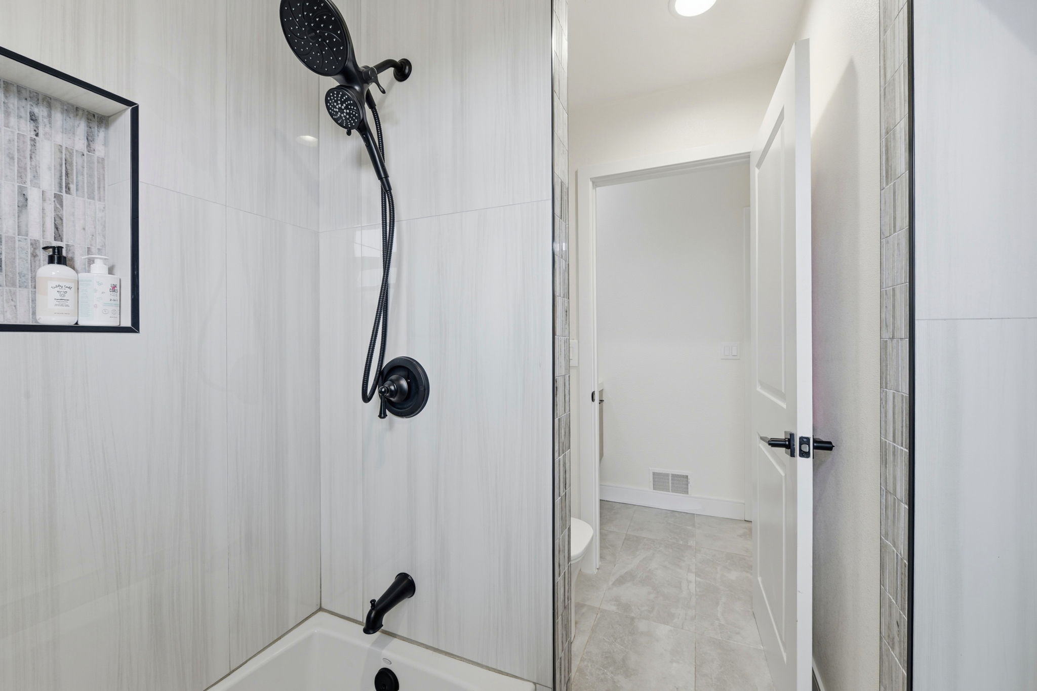 039_F8_951 Laurel Glen Dr