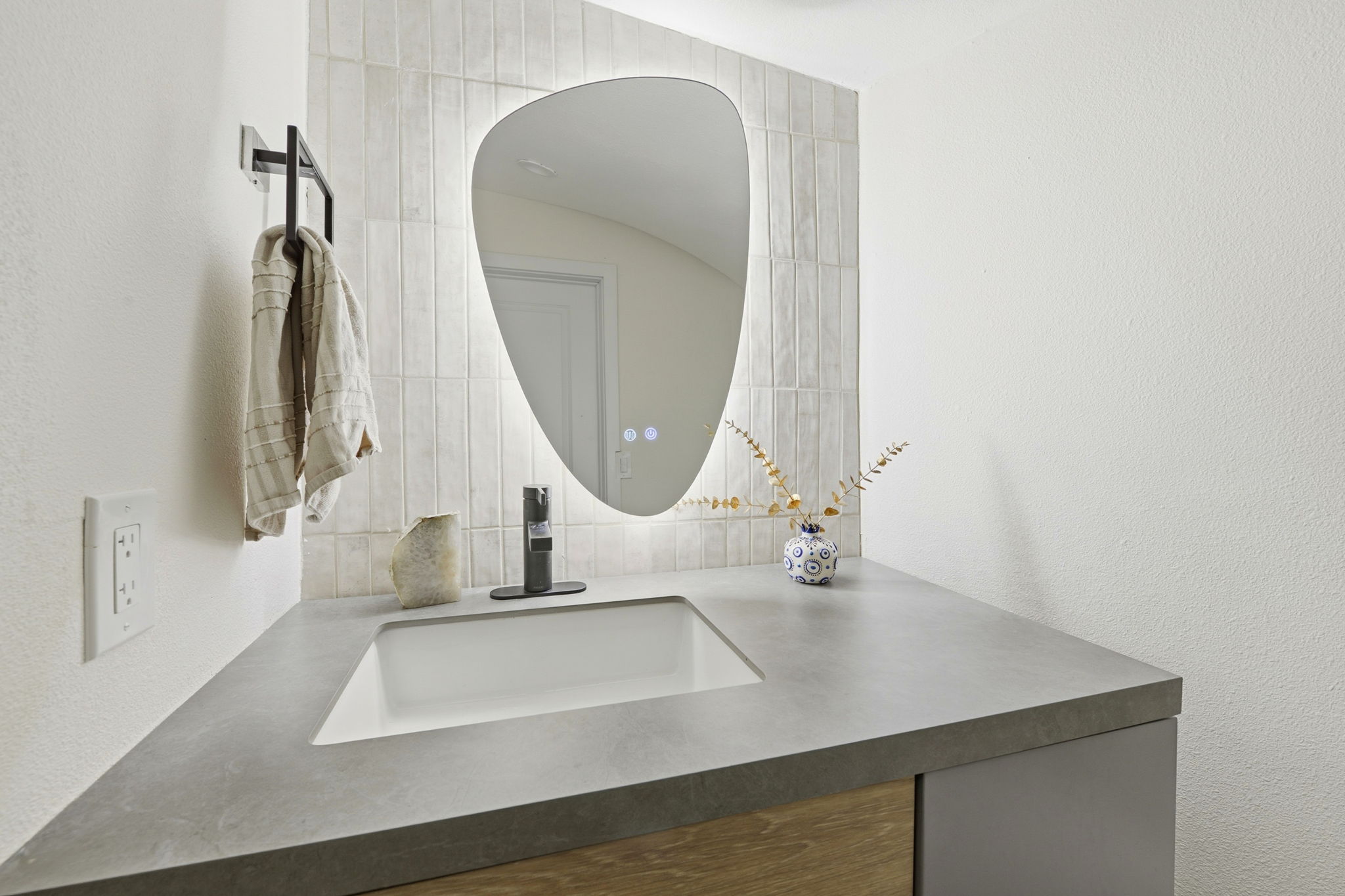 042_F8_951 Laurel Glen Dr