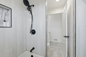 039_F8_951 Laurel Glen Dr