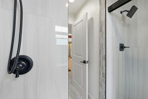 040_F8_951 Laurel Glen Dr