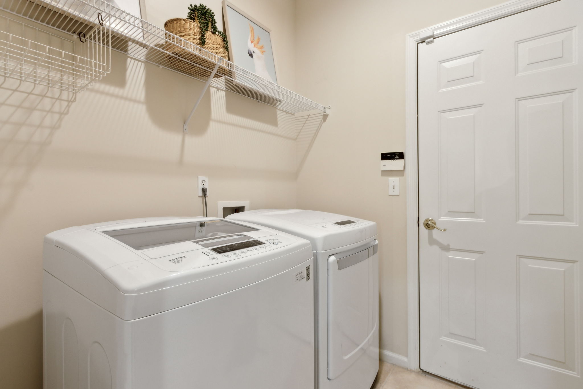 Laundry Room off Grage