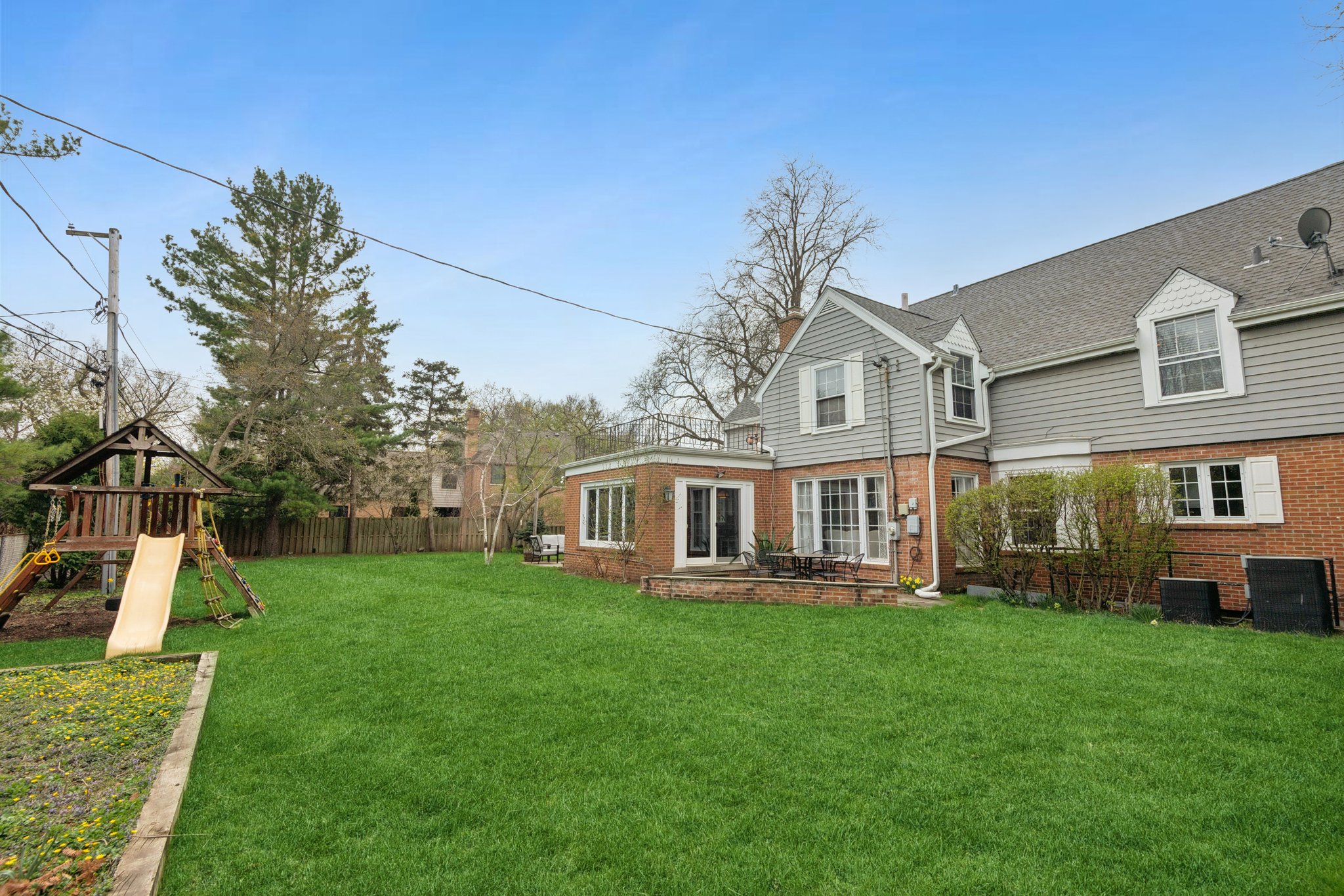 9515 Hamlin Ave_003.jpg