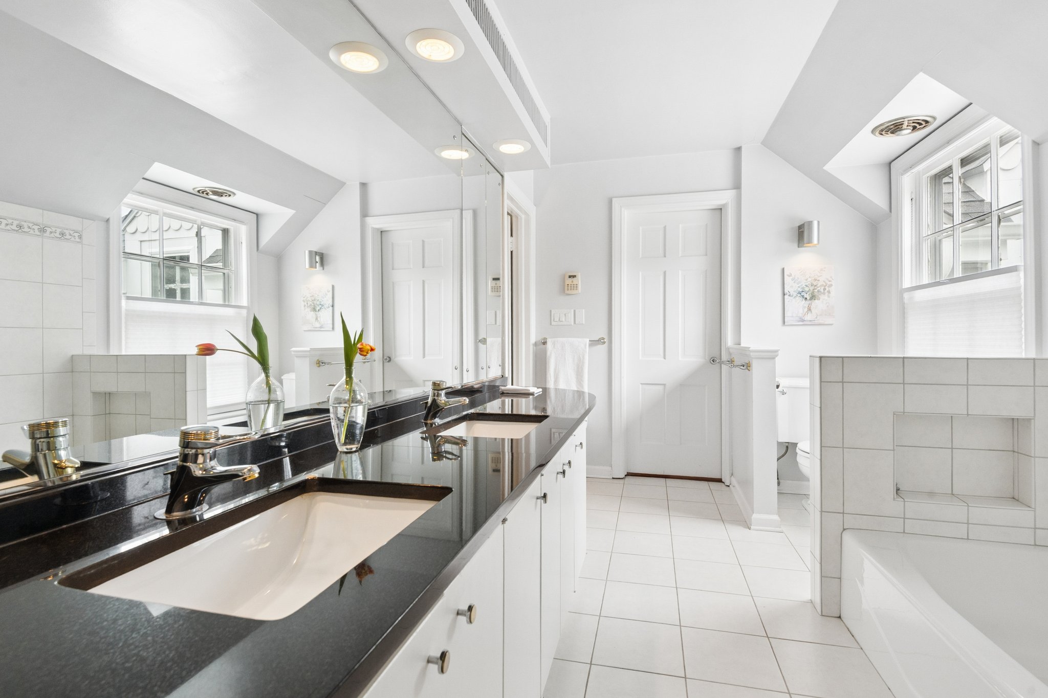 9515 Hamlin Ave_032.jpg