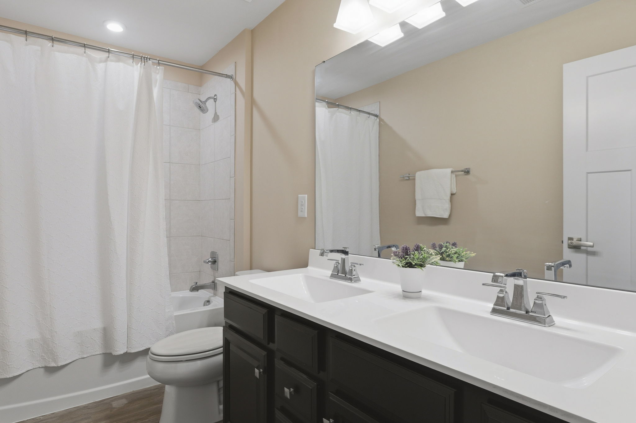 31-Hall Bath