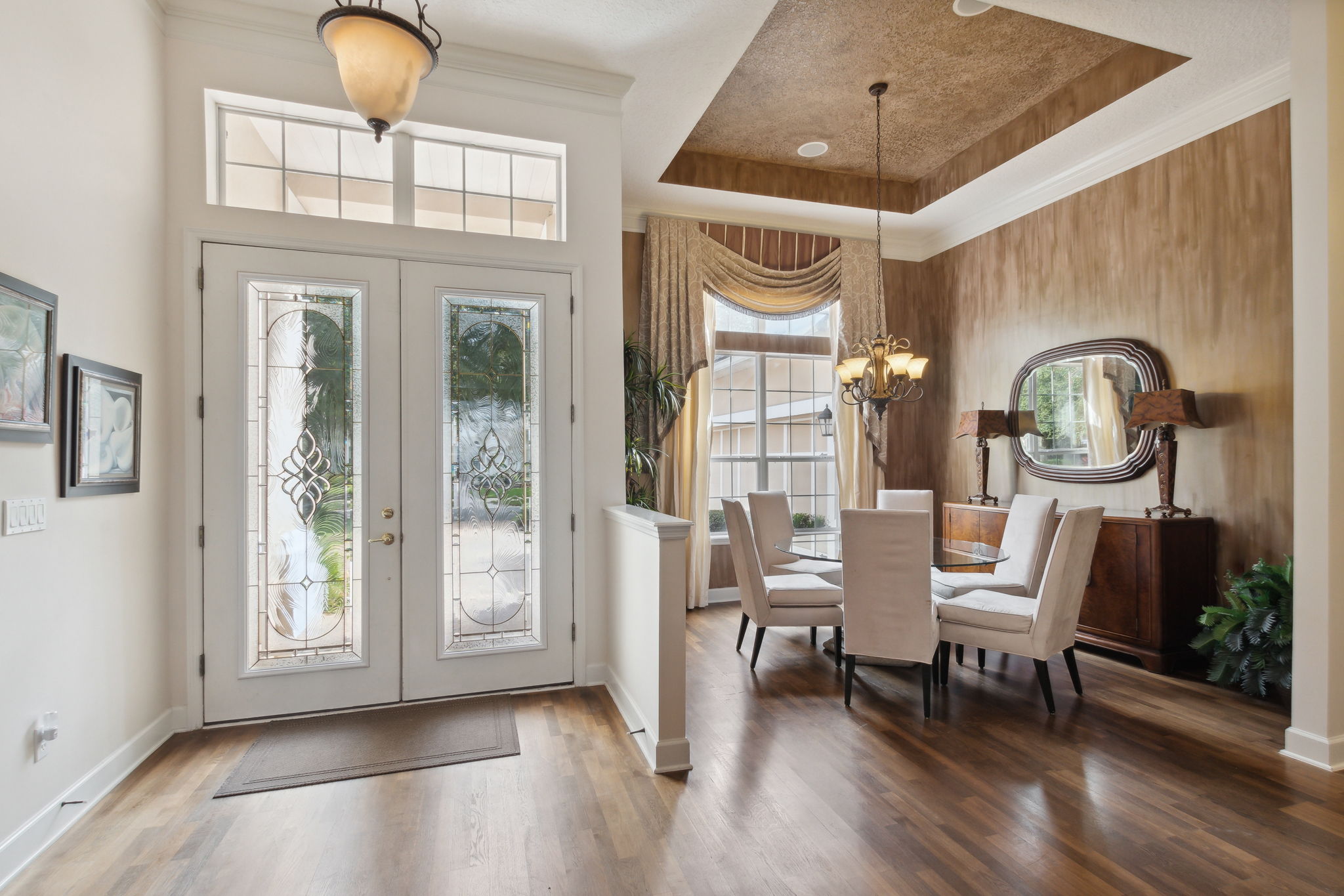 Foyer/Dining Room